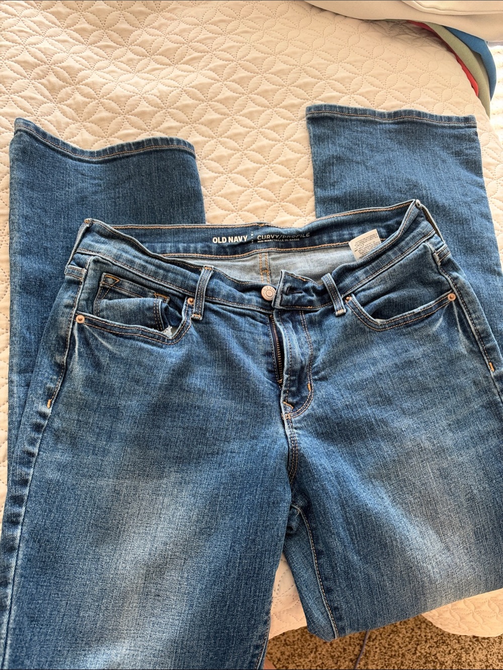 Old Navy curvy profile Bootcut Jeans in Medium Blue Wash 4 short